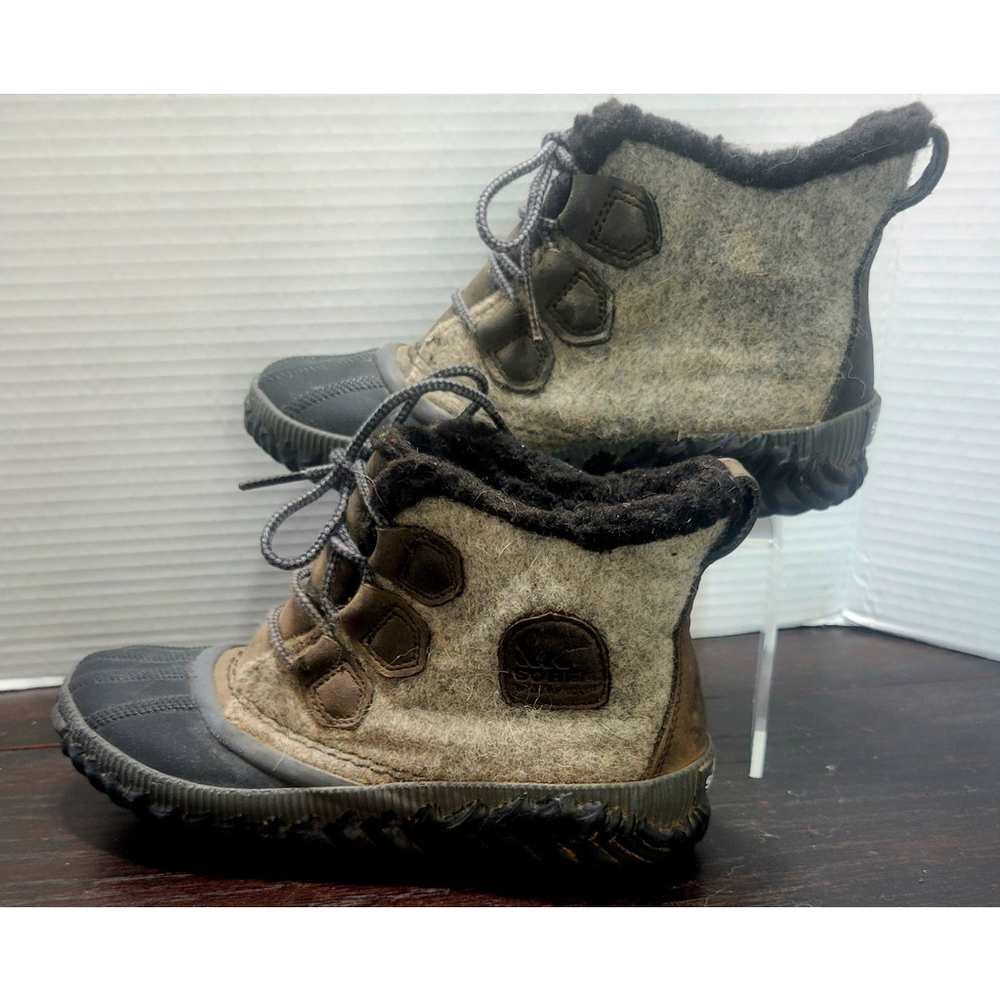Women's Sorel OUT N ABOUT IV CLASSIC WATERPROOF BOOT. Size 7.